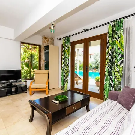 Apartment Duplex House With Shared Pool Near In