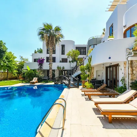 Duplex House With Shared Pool Near In Apartment Kalkan