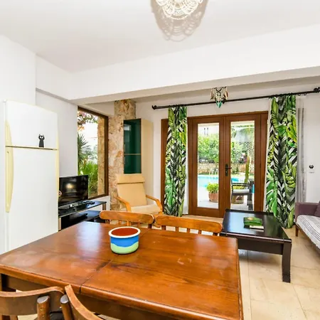 Duplex House With Shared Pool Near In Apartment *