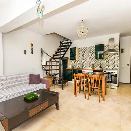 Apartment Duplex House With Shared Pool Near In