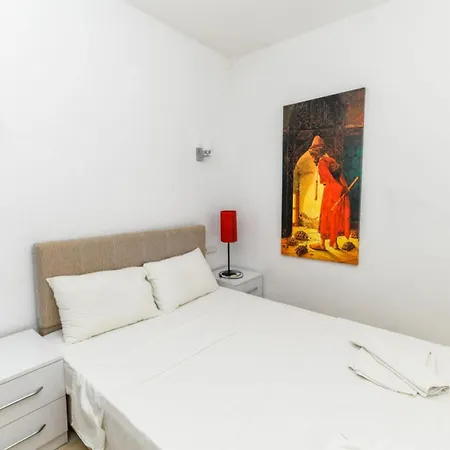 Duplex House With Shared Pool Near In